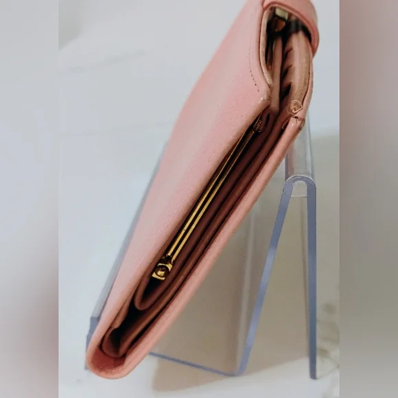 CHANEL Pink CC Caviar Leather Wallet w/ Kisslock & GHW - Picture 3 of 10